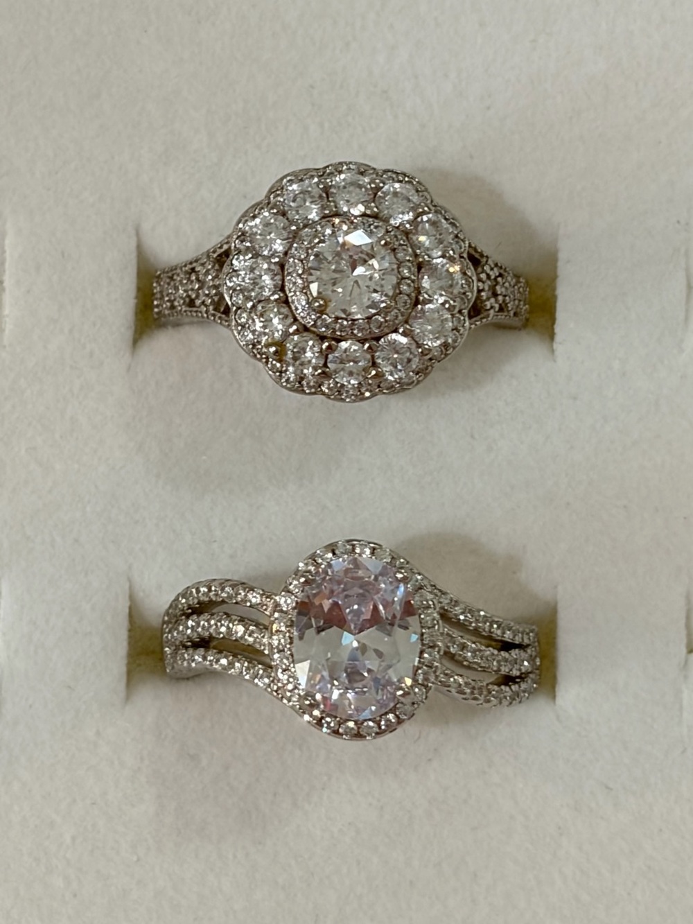 PRELOVED Ryze SZ 9 SET OF 2 RINGS 925 Sterling Silver Clear CZ stones